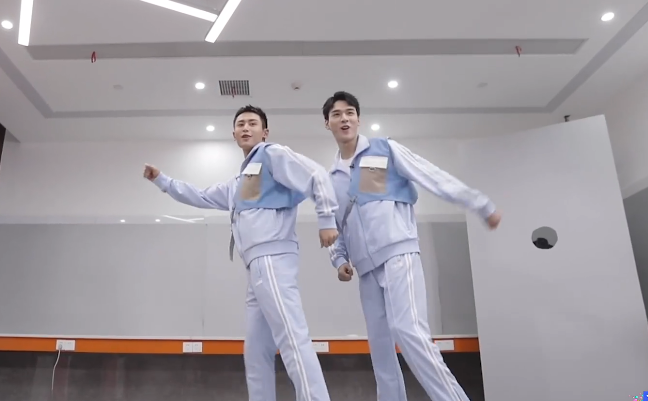 " happy base camp " premonitory, gong Jun Zhang Zhehan is sung jump birthday song, sun Yi becomes only female honored guest