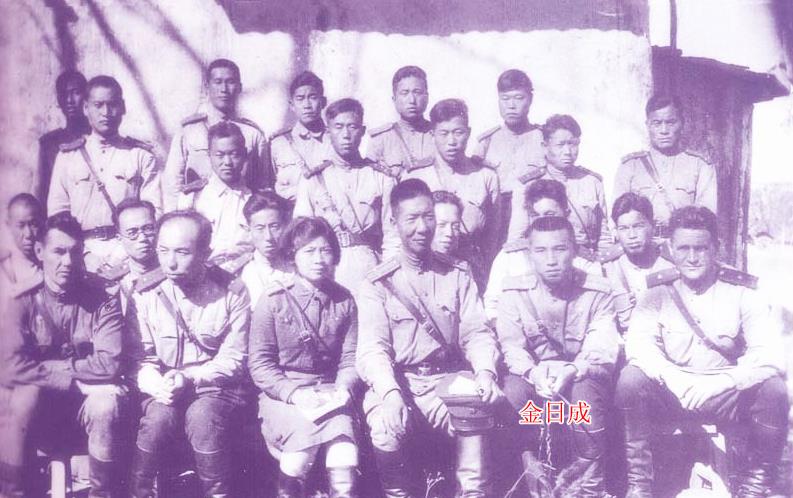朝鲜战场彭德怀有多厉害？连拿美军13颗将星，成就元帅军神之路
