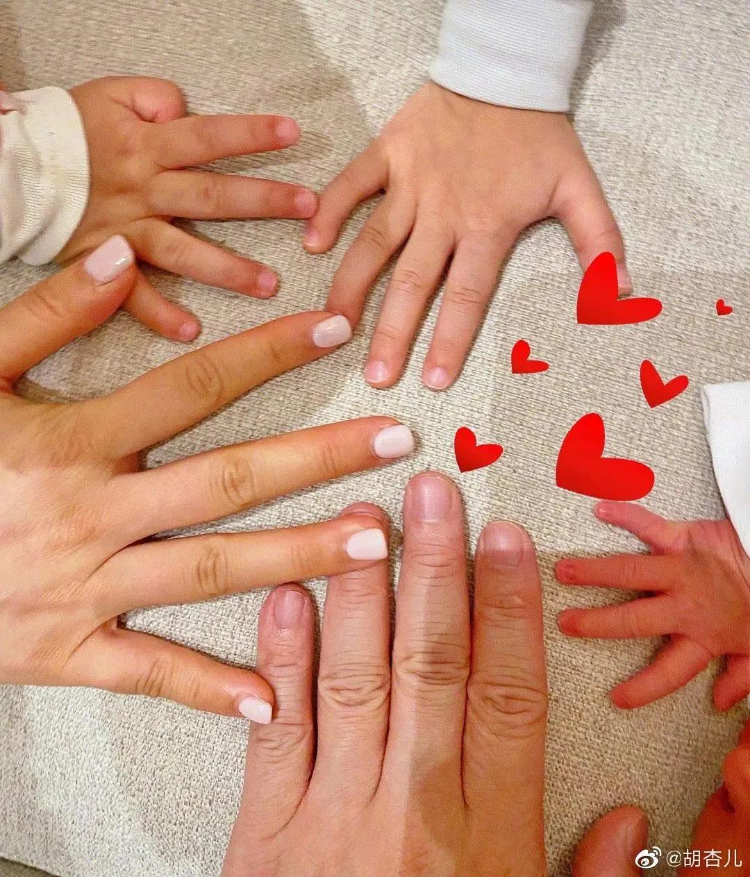 胡杏兒大兒子表演變魔術，奕霆台詞動作到位，頗有魔術師範兒