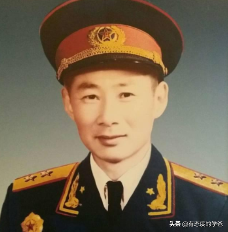 开国中将回乡探亲，父亲说：我为你烧了20年纸钱，没想到你还活着