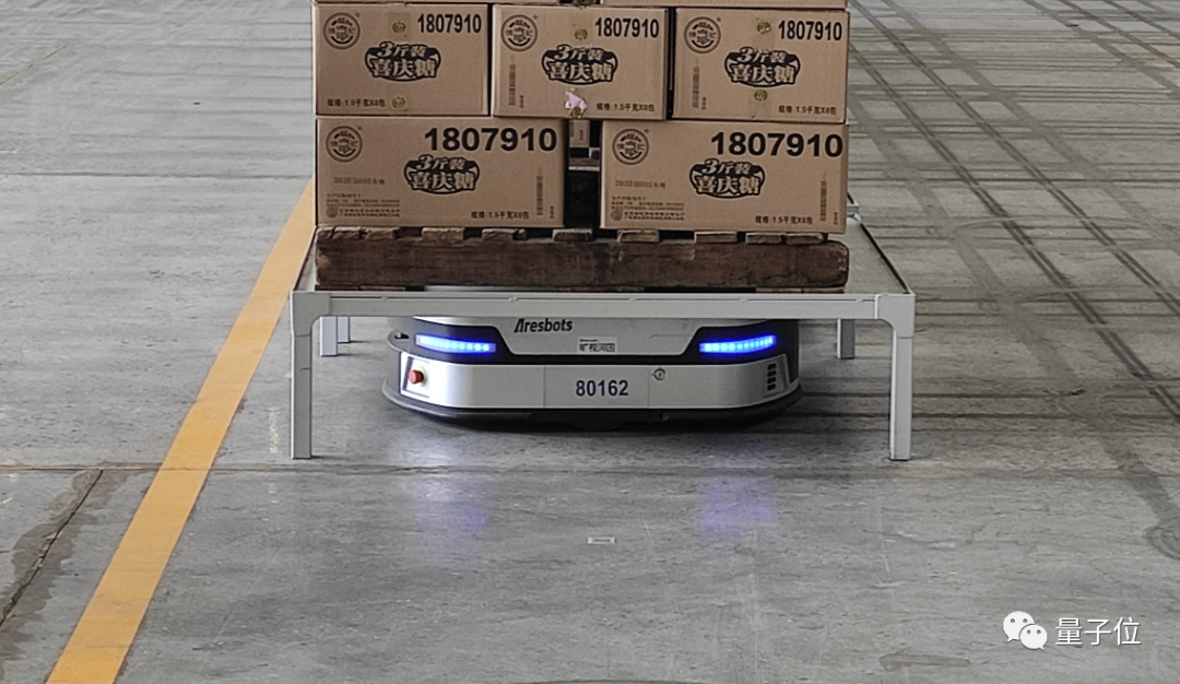 25台机器人=18名搬运工，我在徐福记工厂围观旷视河图落地