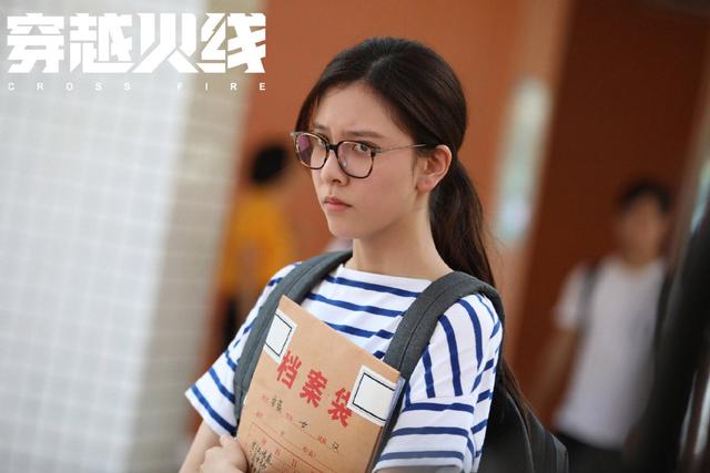 《穿越火線》鹿晗cp感炸裂，與張一山緋聞女友演情侶，甜過關(guān)曉彤