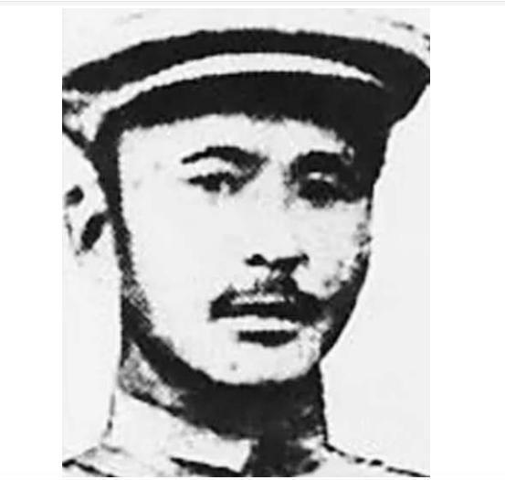 徐达三弃文从武组织抗日武装，因内讧被逮捕，不幸被日军杀害