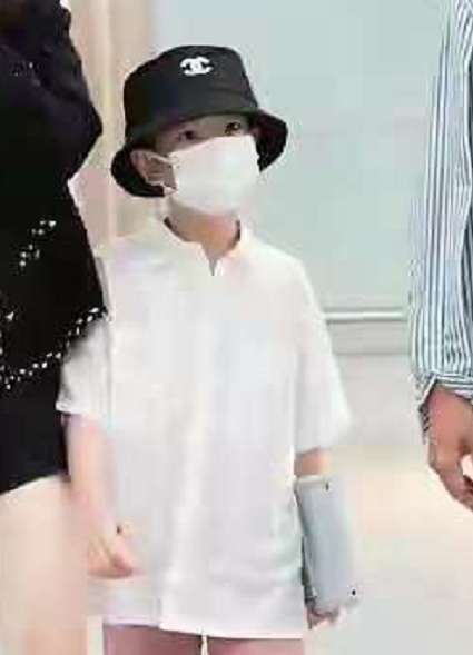 霍思燕一家高调现身！杜江穿错衣服变大妈，嗯哼戴2千帽子真阔气