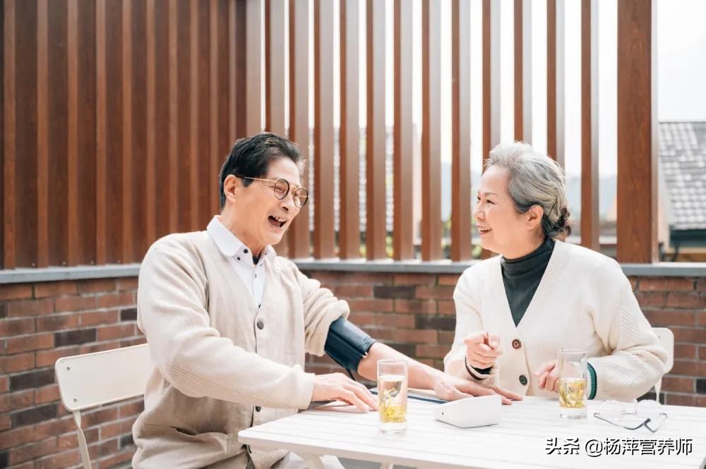 冬天是老人的危险季节，如何预防“冬季健康头号杀手”？