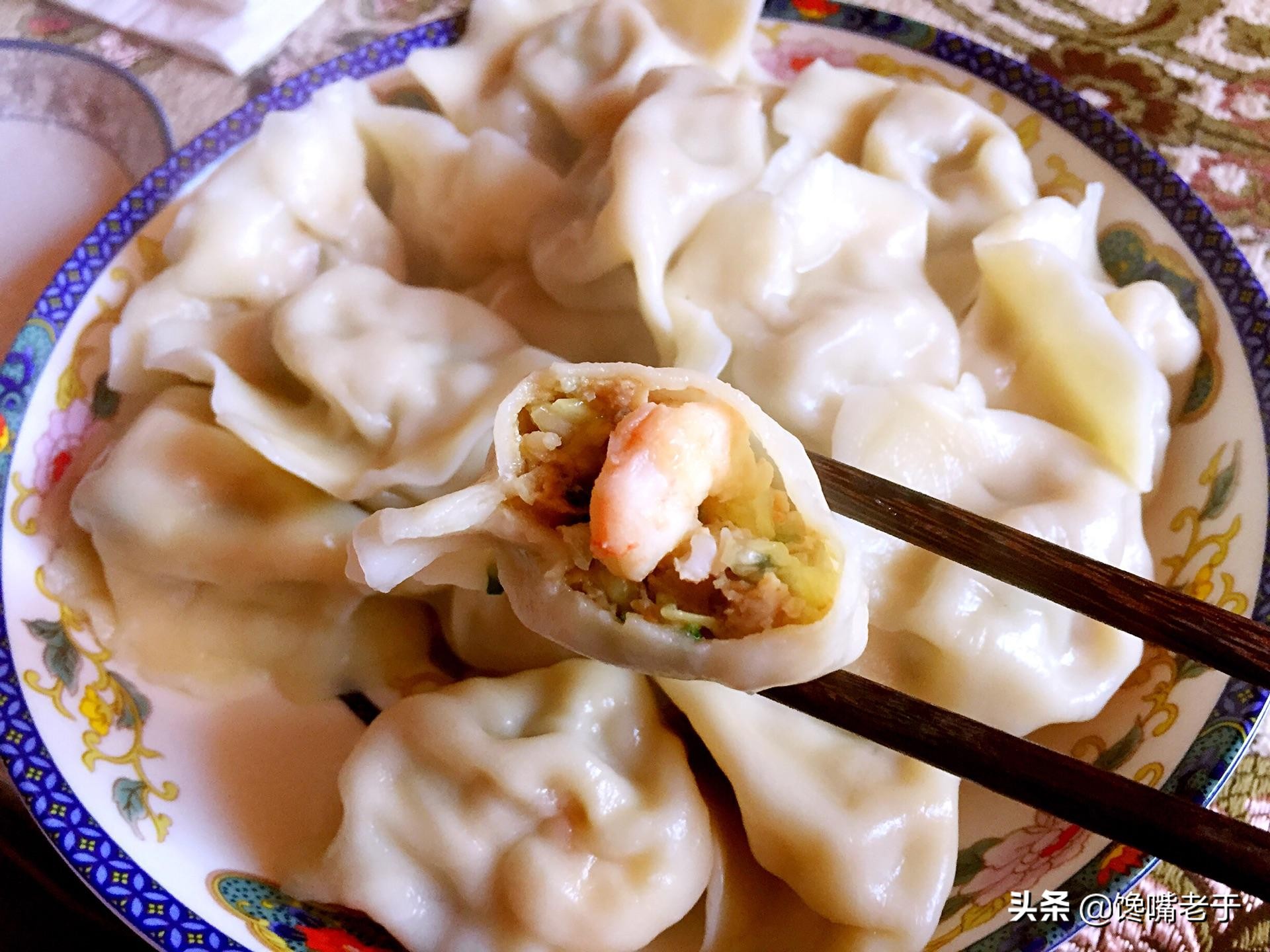 拌饺子馅时，先放油还是盐？一步错步步错，难怪饺子不鲜又难吃