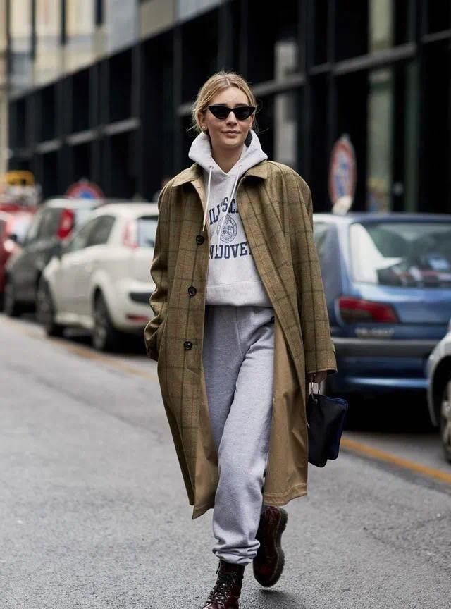 最近火了一种裤子：叫“卫裤”，遮肉显瘦又显