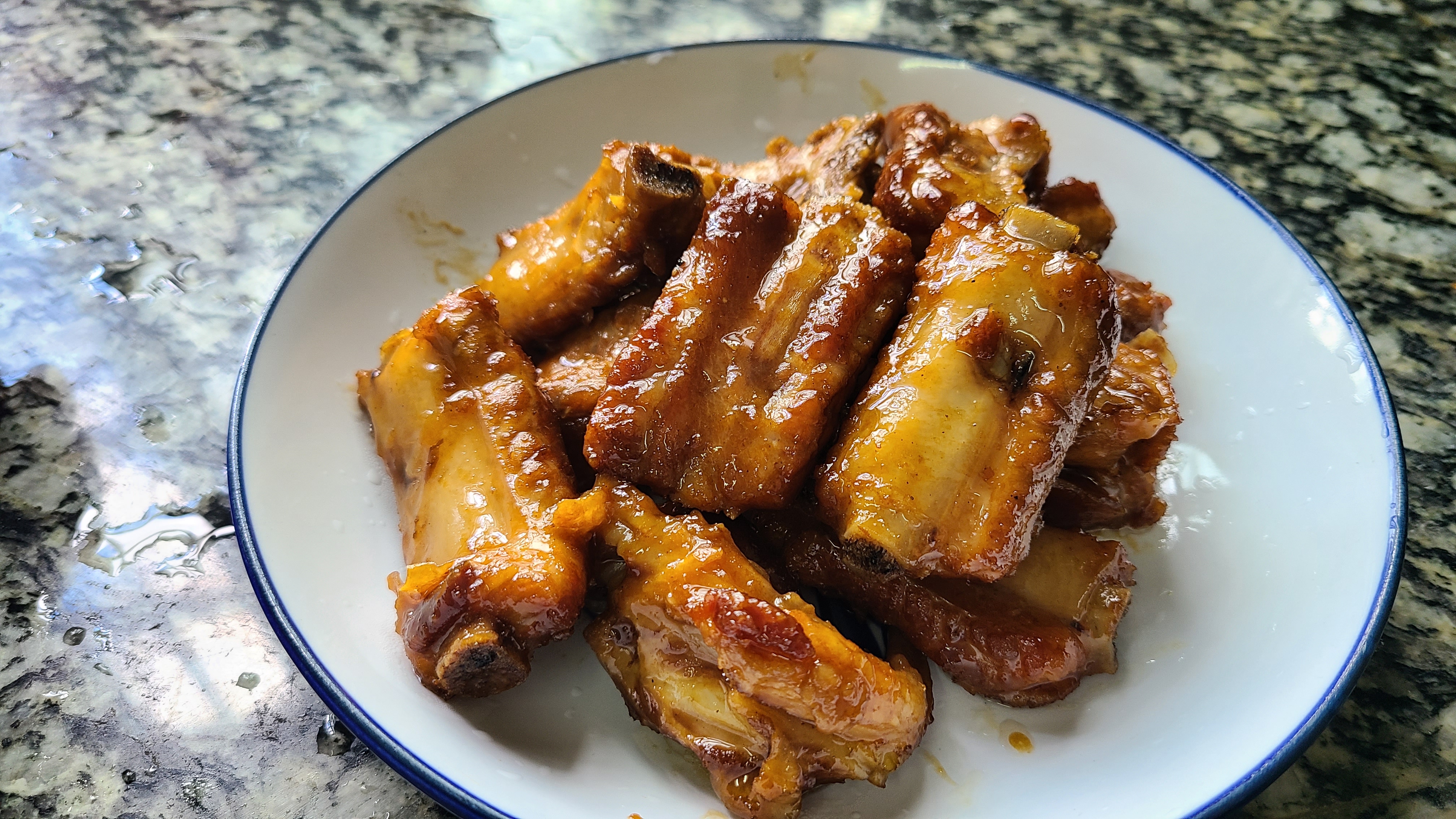 酸梅排骨，广东人做出来就是好吃，味道特别又开胃，太下饭