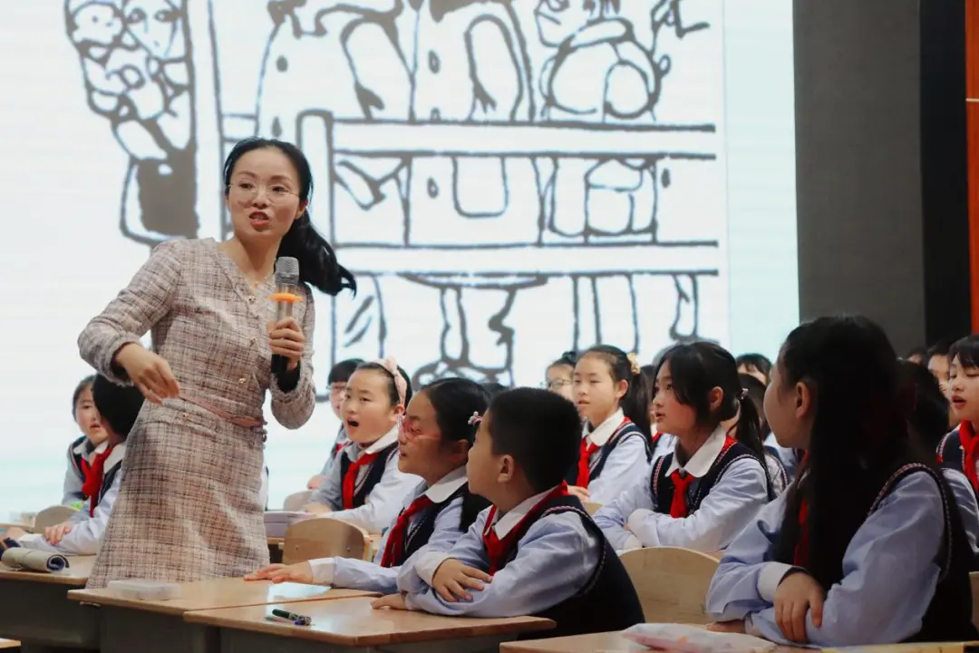 成都高新区小学语文习作赛课在高新区中和小学举行