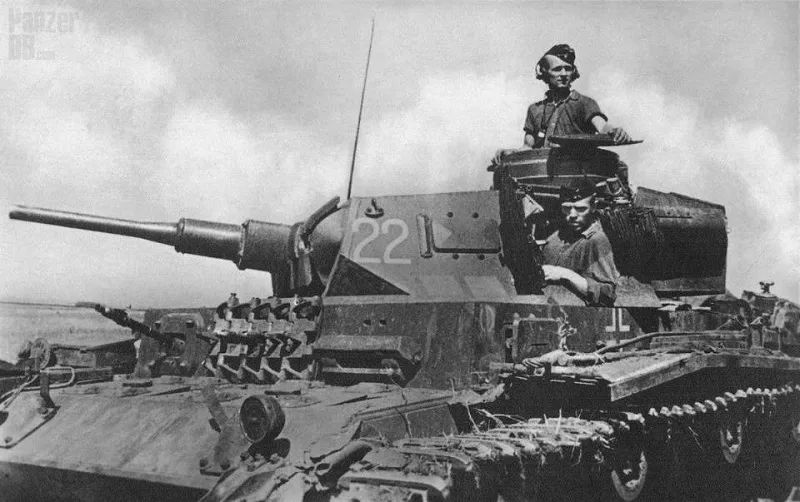 德军这支传奇装甲师，战术超群四处救火，巴顿将军都赞不绝口