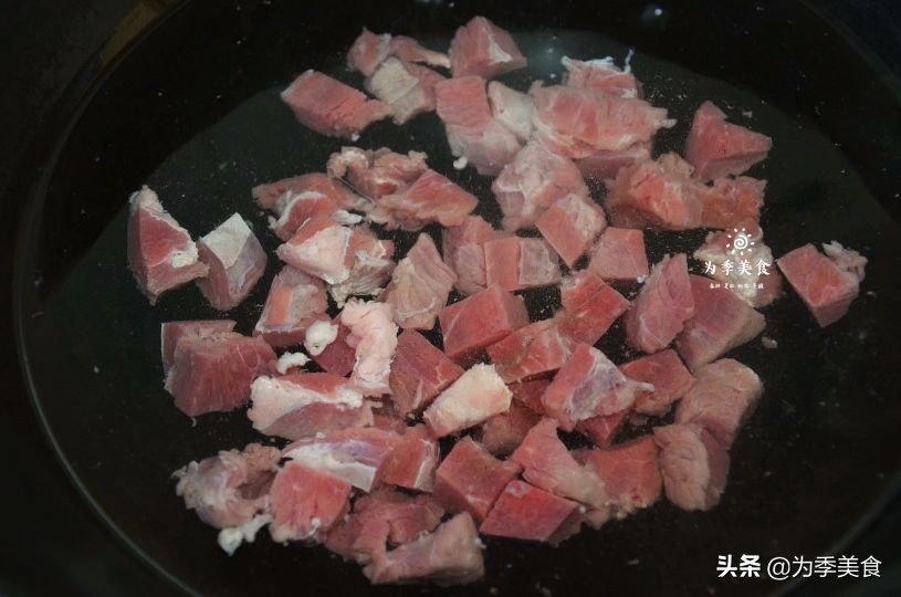 The method of beef stew with tomatoes, a local specialties fusion of Chinese and Western, most suitable for cold autumn season