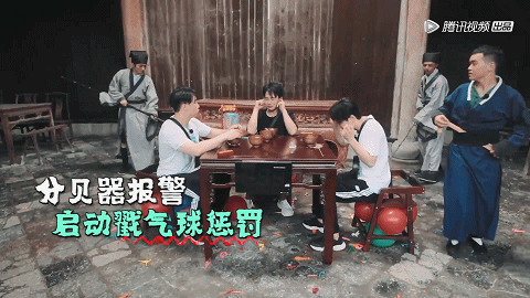 郭麒麟挑战游戏双手捂耳朵好萌！