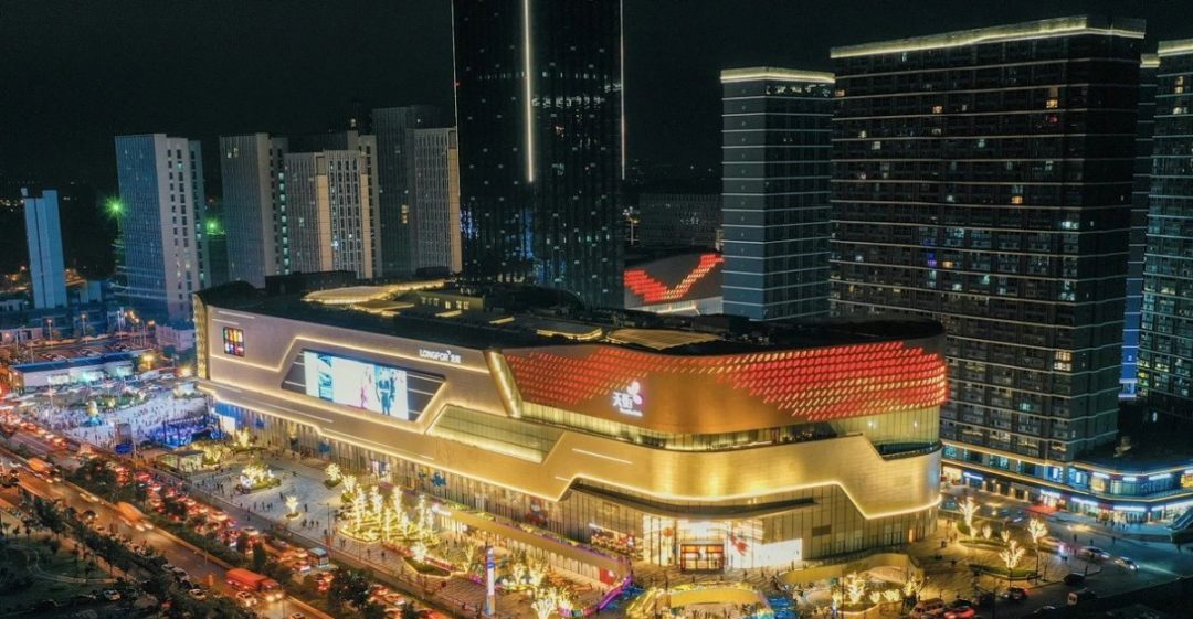 燃！富人区＋高校旁＋百万客流量！城东商业旺铺，马上开卖