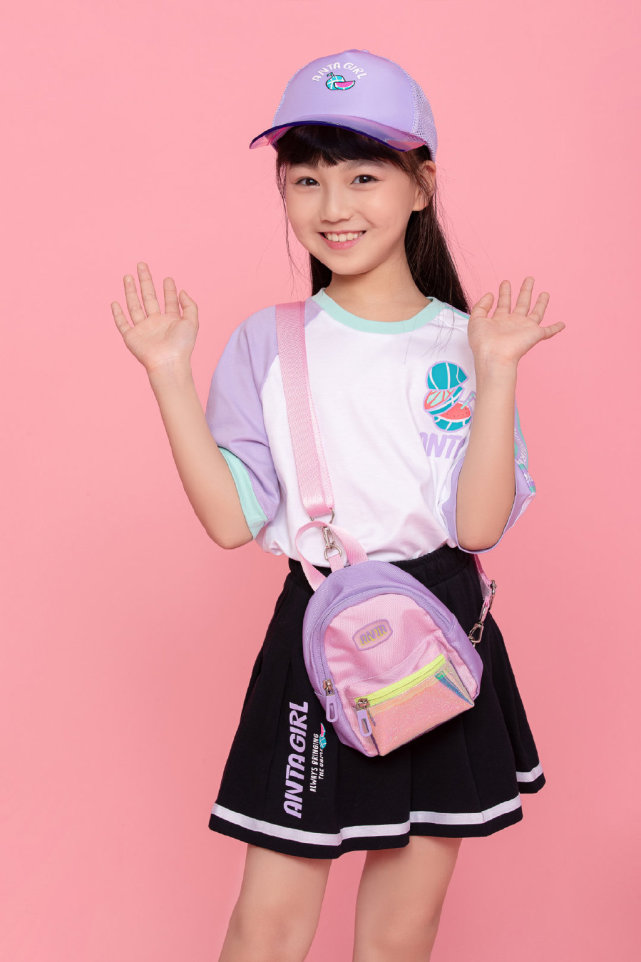 小山竹近照變化大，長高變瘦美到認不出了，打扮清新俏皮宛如仙女