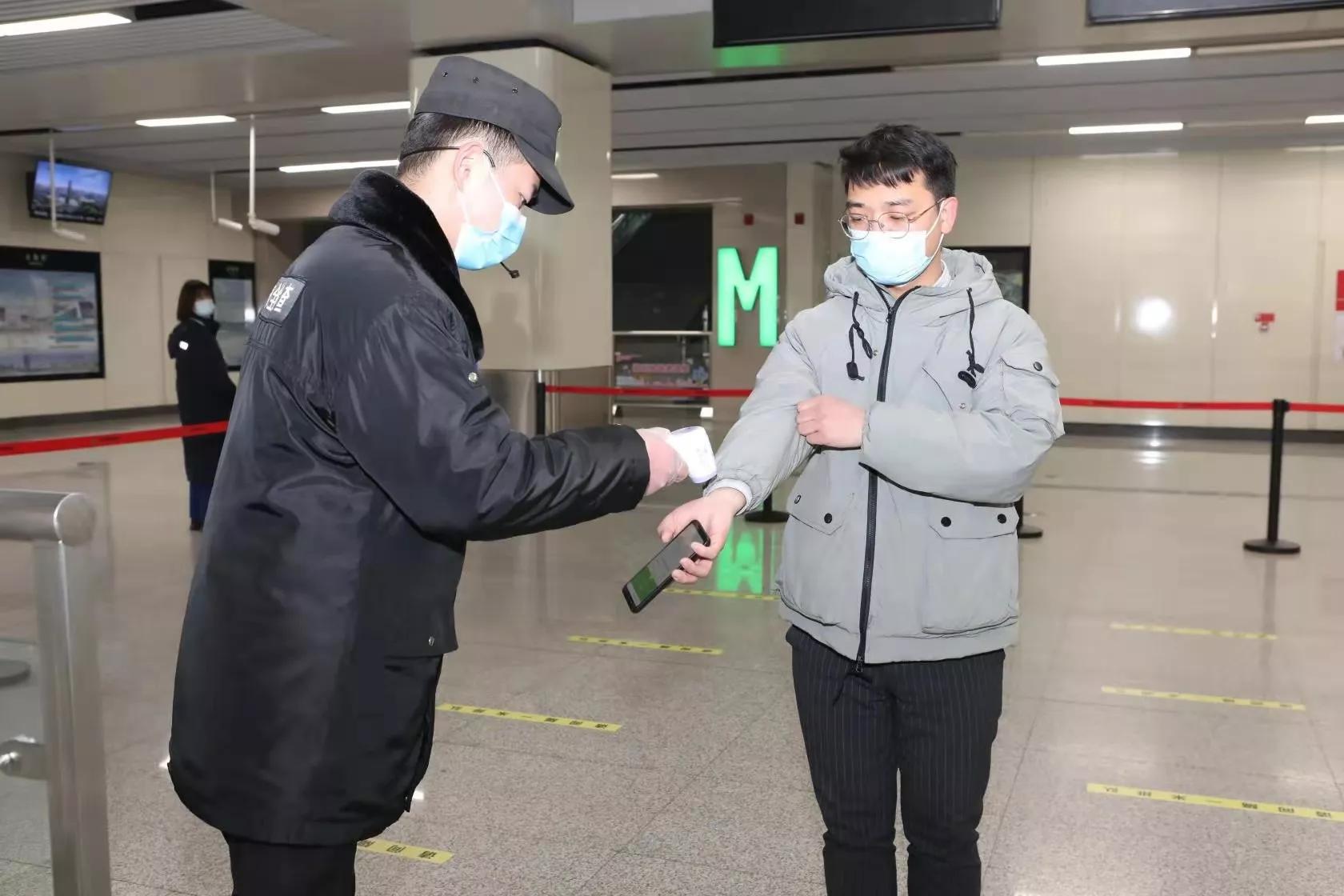 郑州地铁加强疫情防控工作全力保障乘客出行安全
