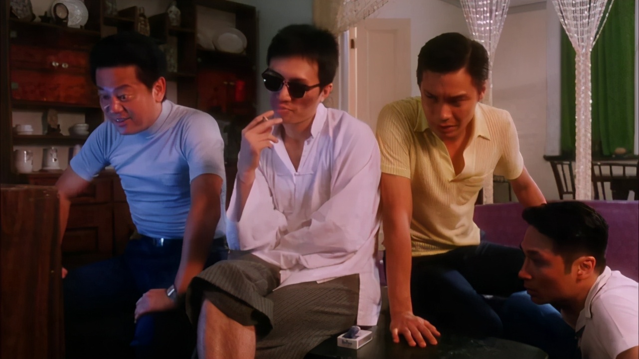 当年王晶为讽刺电影市场，拍了一部港片，把电