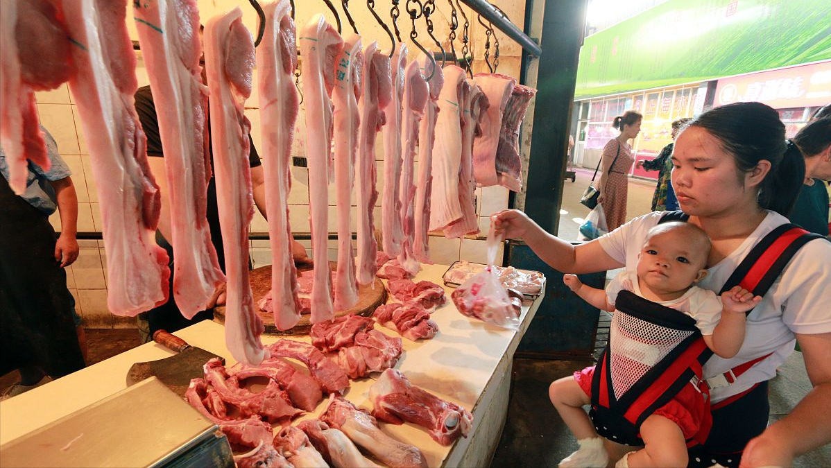 肉价断崖式下跌，行情骤降19.6%，猪肉要跌回15元一斤？