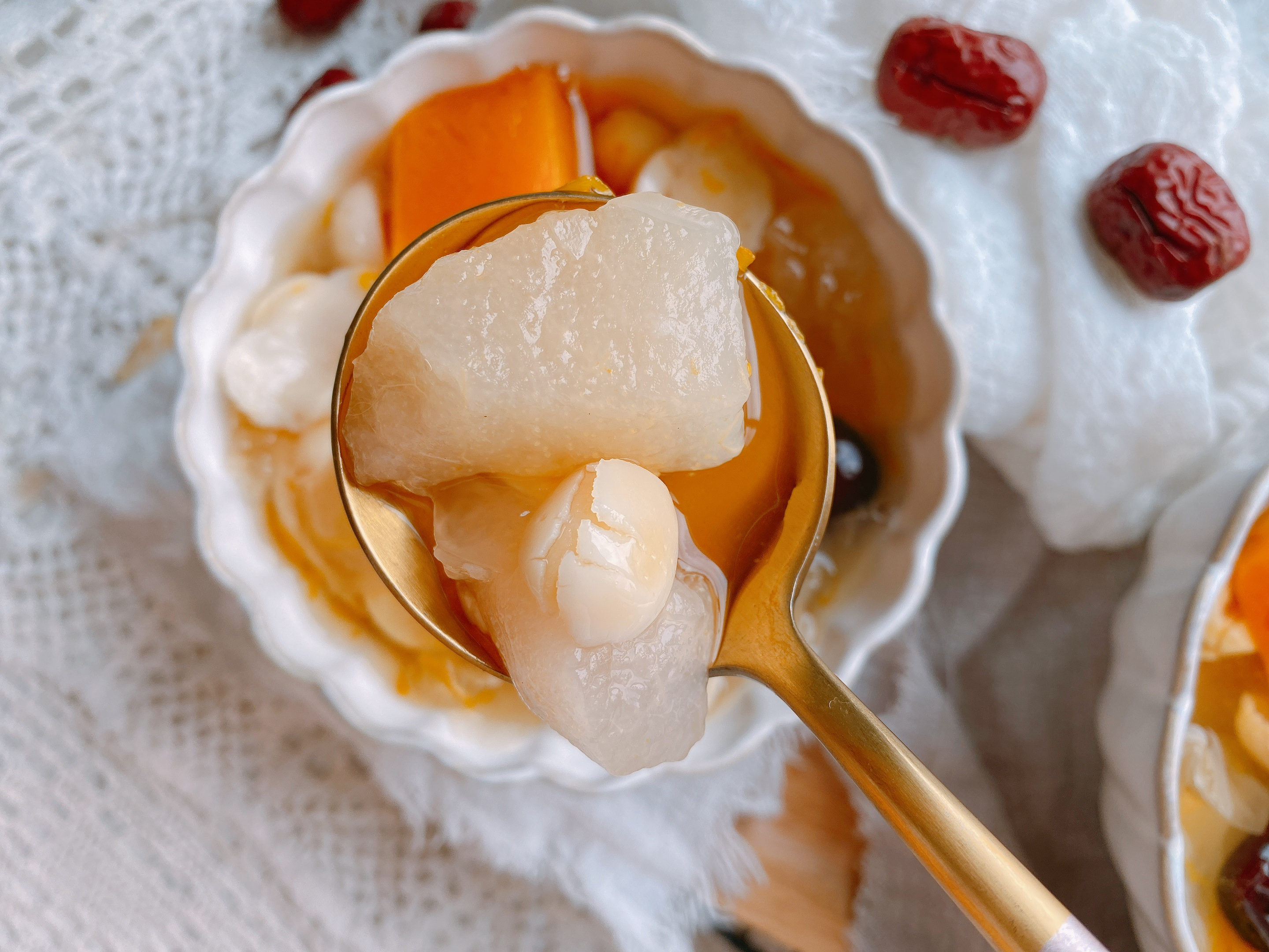 入秋后天气干燥，试试这款润肺降火的甜汤，软糯香甜，安稳度秋