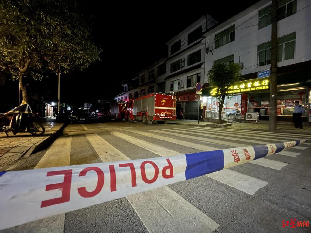 封面新闻报道 宜宾长宁一食品厂发生疑似中毒事件致5人死亡