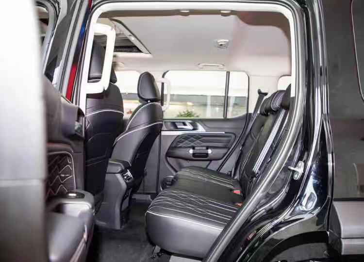 �й������й�����������𱬵���������SUV������������ʵ��