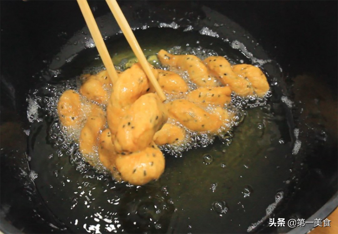 图片[8]-想吃麻花在家就能做 一碗面粉炸一盆 香酥可口 比外面卖得还香-起舞食谱网