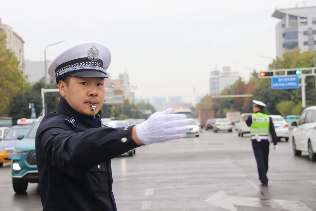 亳州市公安局交警中队长盛泽:从军营到警营