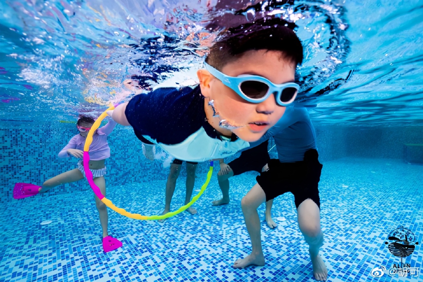 胡可曬安吉近照，學游泳，攀岩，跆拳道健身後，安吉終於瘦了