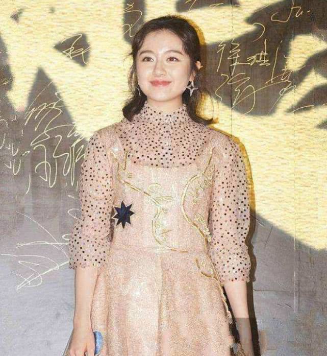 遭遇网络暴力后，李兰迪一个月瘦出“蚂蚁腰”