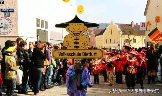 欧洲有个神奇小镇，官方语言是中文却没有1个华人，春节堪比中国