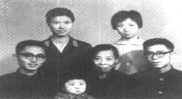 父母都是为国捐躯的烈士，公派留学后定居美国，面对质疑这样回应