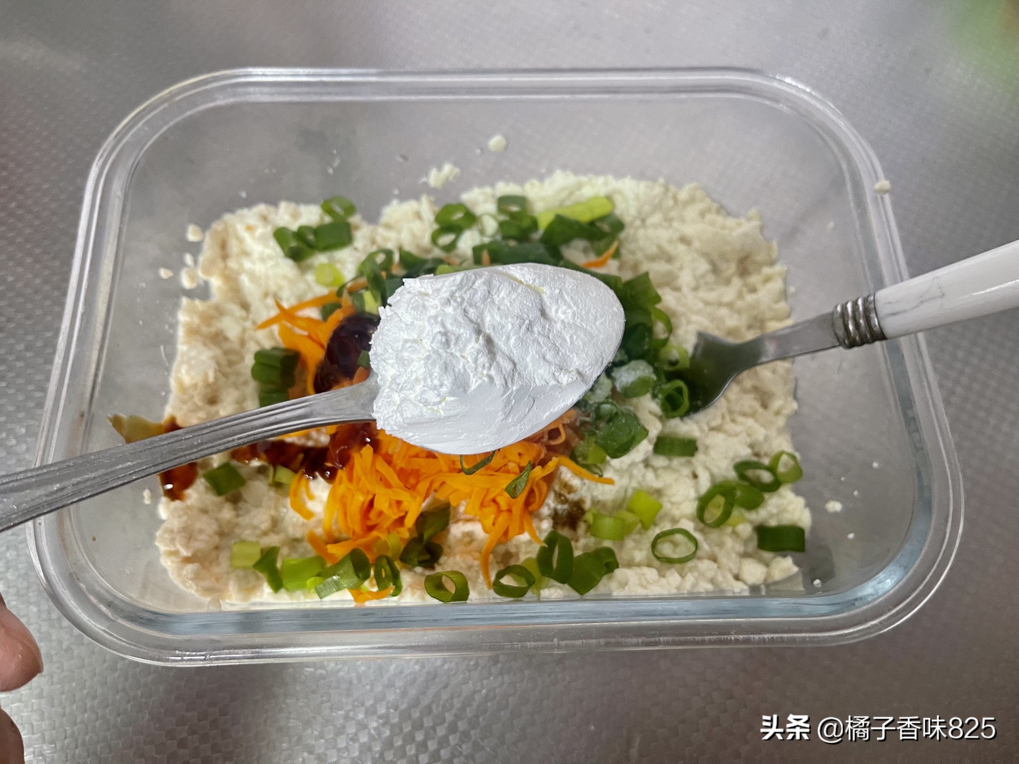 麻婆豆腐吃腻了，试试这个做法，一口一个的小丸子，不加肉也特香