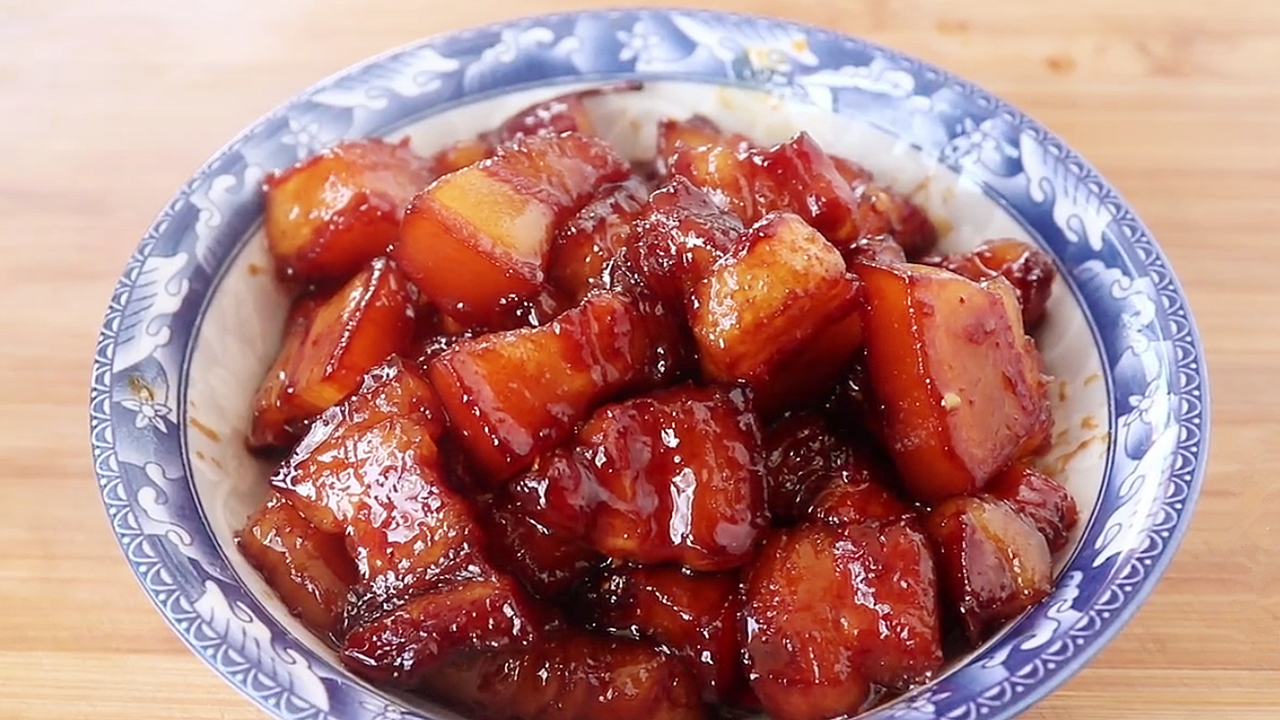 廚師教你紅燒肉的做法，軟糯香甜，肥而不膩，過年吃著真香