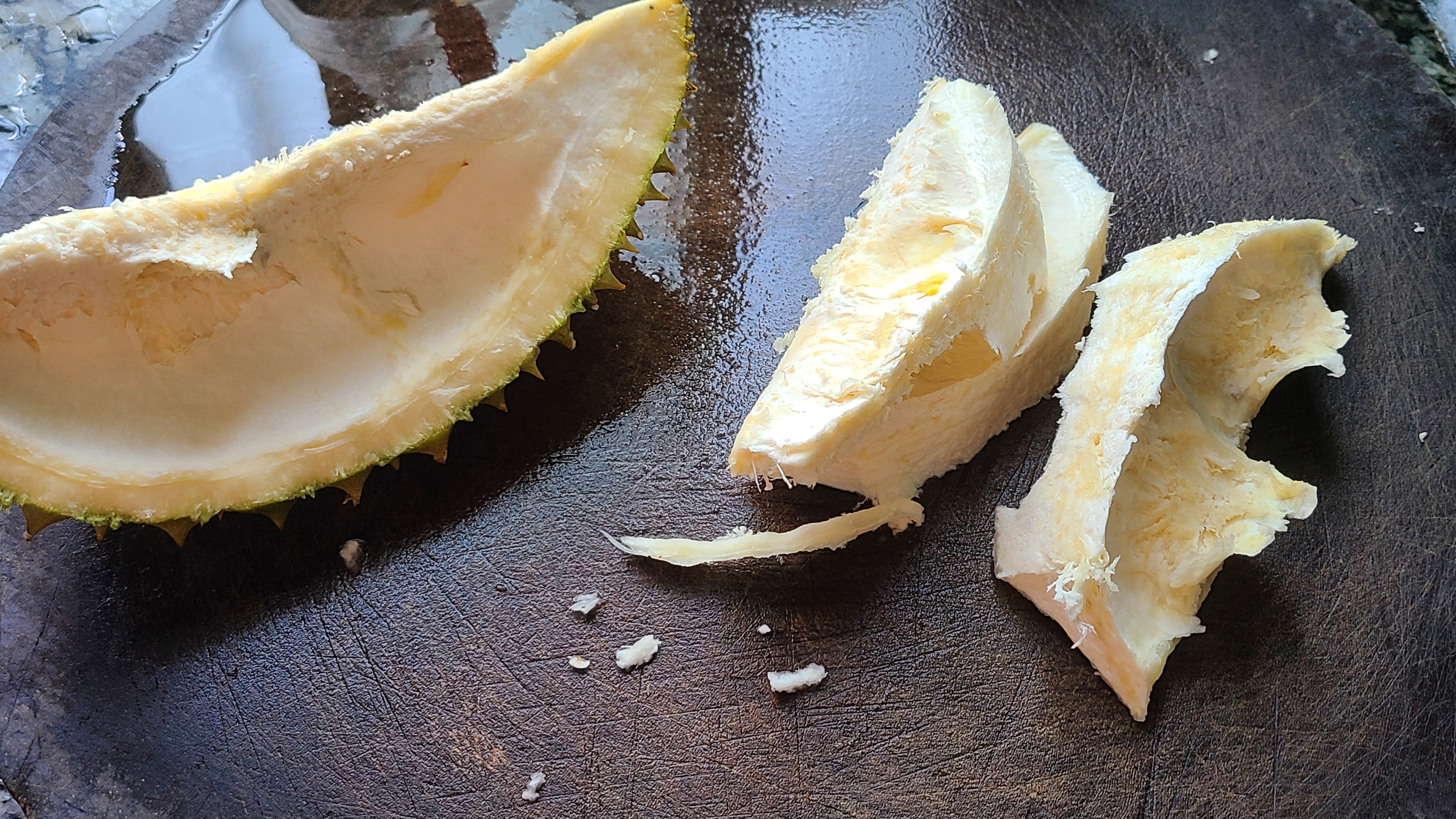 榴莲炖鸡，广东夏天很常见的一道美食，好喝简单，味道特别