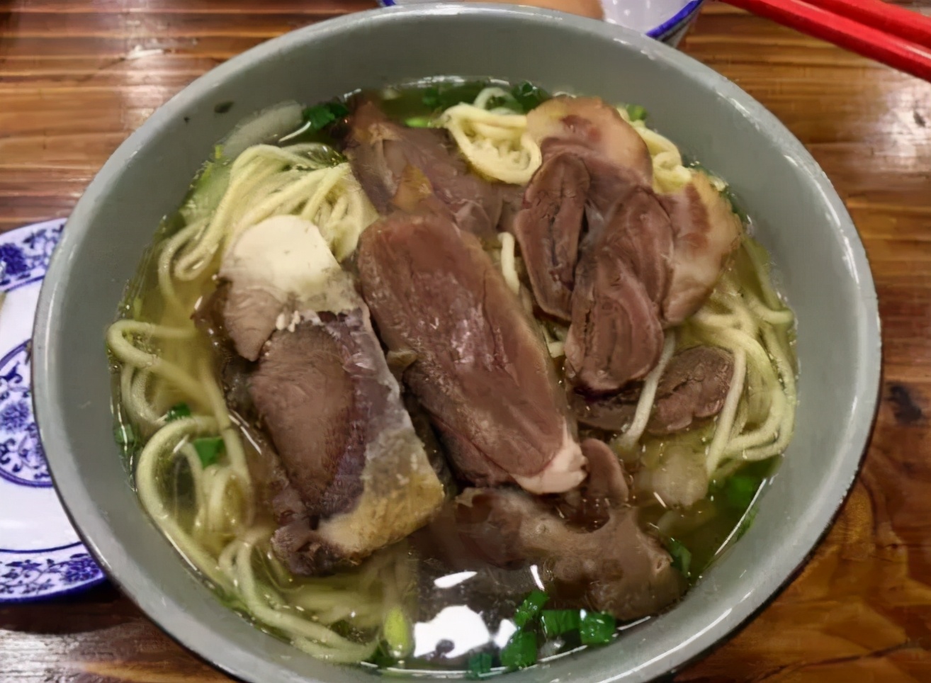 吴京面馆一碗“战狼面”48元，为何没人嫌贵？看到实物明白了