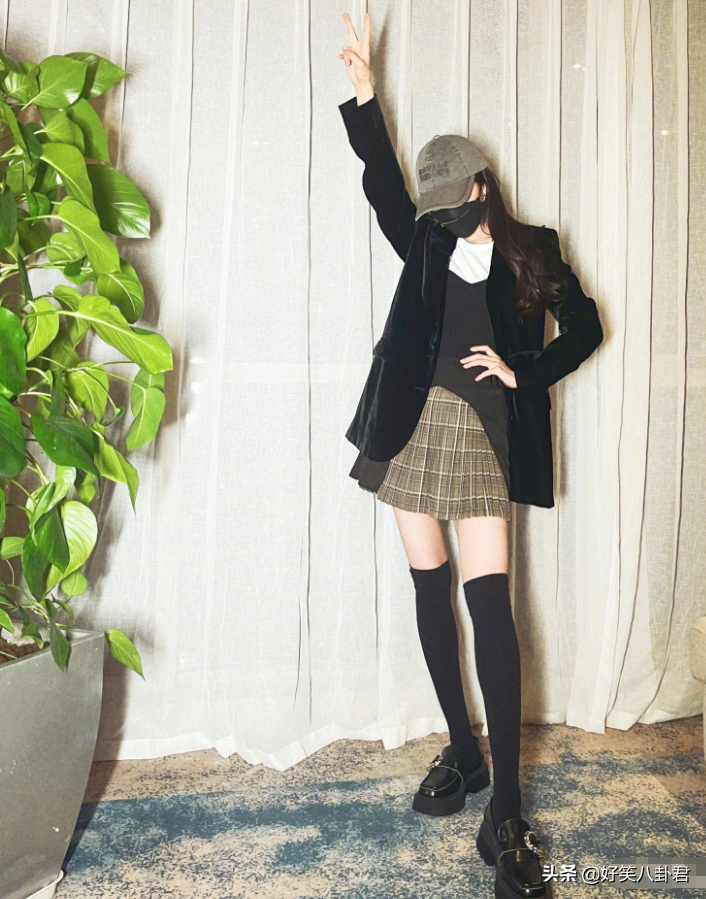 张馨予宣布减肥，169身高体重怕过百，清瘦女明