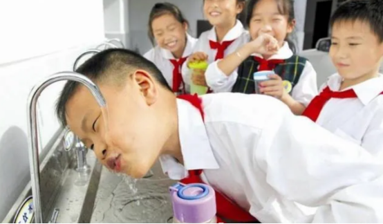 直飲水離我們還有多遠(yuǎn)？其實(shí)就是一根不銹鋼水管的距離