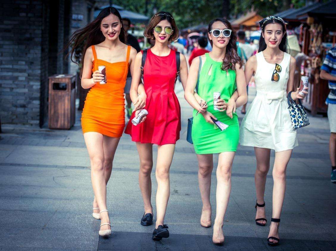 中国有14亿人口，美国只有3个亿，为什么消费能