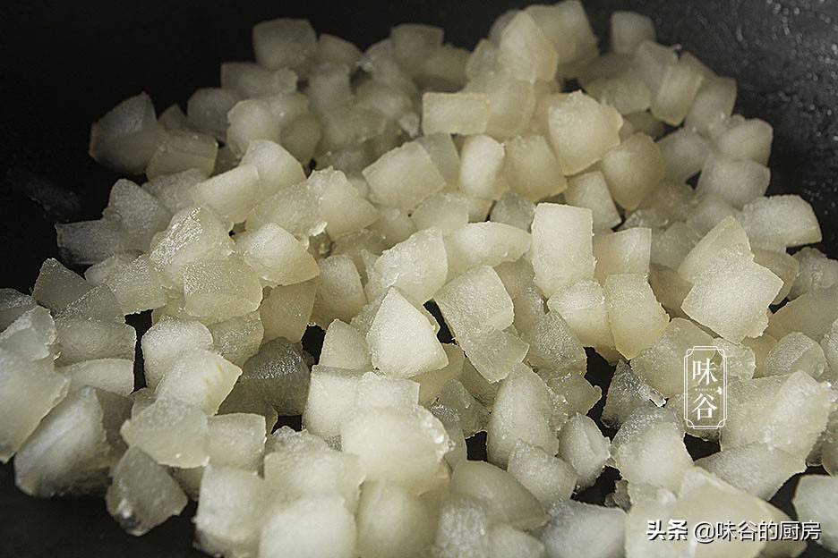 柚子皮是好寶貝，別再扔掉了，做成小零食清香甘甜，全家都愛吃