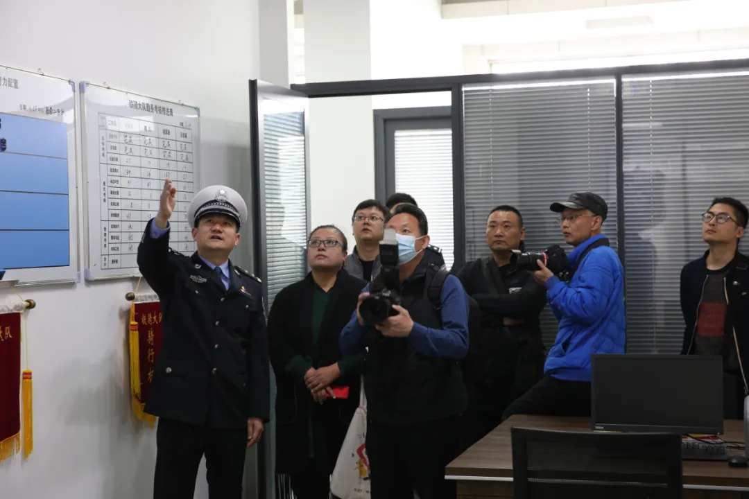 向党和人民报告——临沂交警铁骑大队举办警营开放日活动