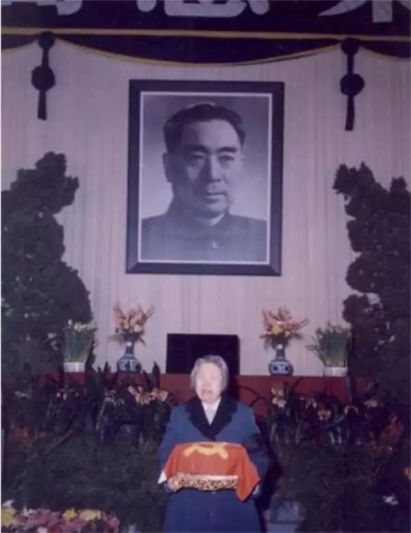 “望你珍摄,吻你万千!”周恩来一生写给邓颖超74封情书,没有一句“我爱你”却经典传世
