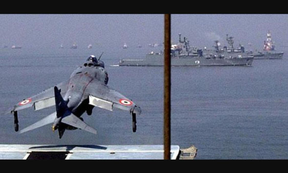 歼-15服役之前，它是亚洲最强悍舰载战斗机，每三架就摔毁一架