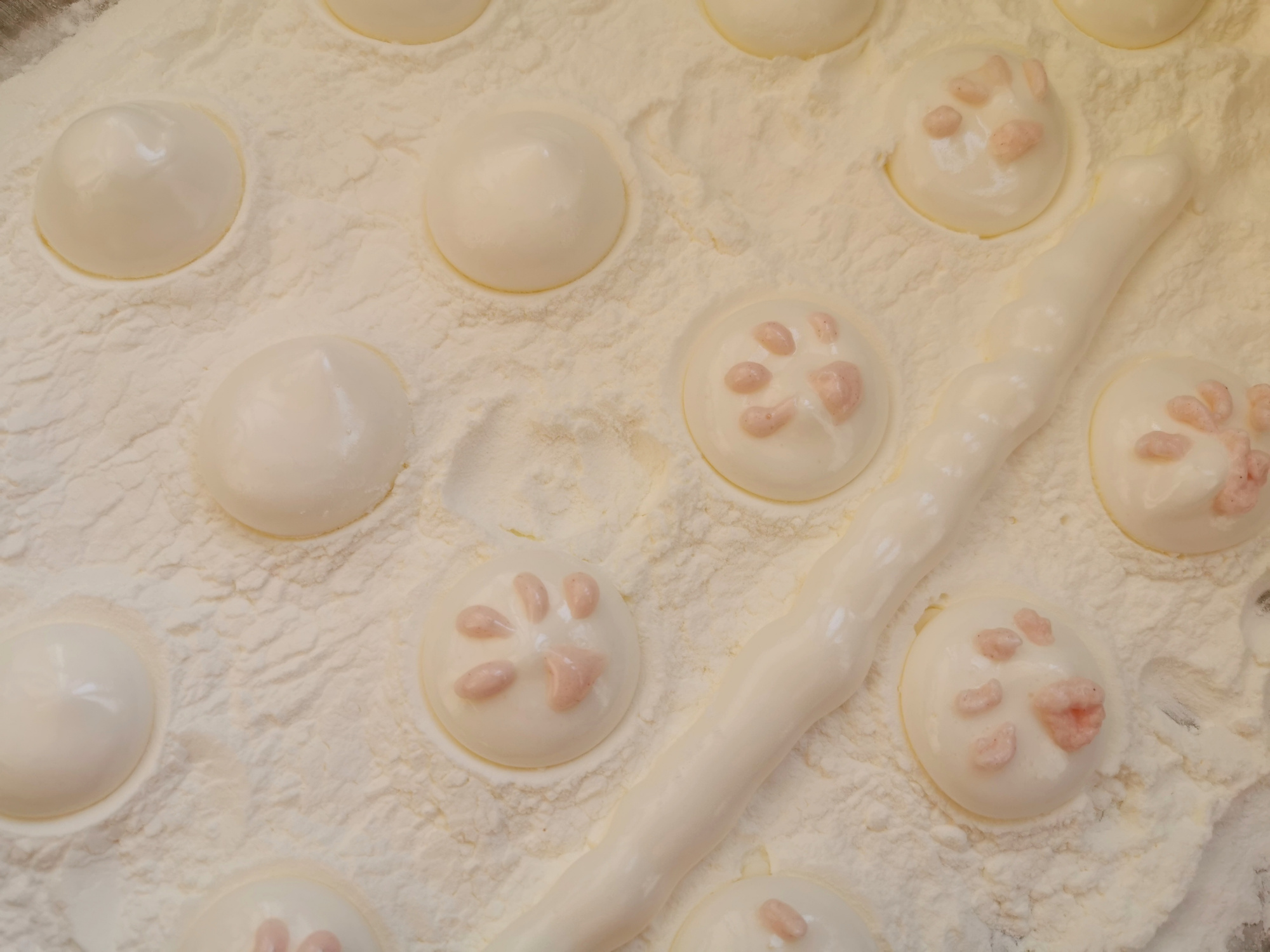 棉花糖也可以在家做，一個雞蛋做一盤，沒有添加劑，孩子吃得放心