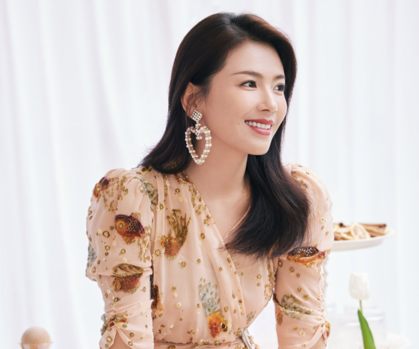 《妻子5》官宣，四對(duì)明星夫婦海報(bào)出爐，蔣勤勤顏值凍齡了吧