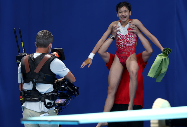 趁热度？吴彤想请14岁全红婵上《王牌》，网友：放过奥运冠军吧