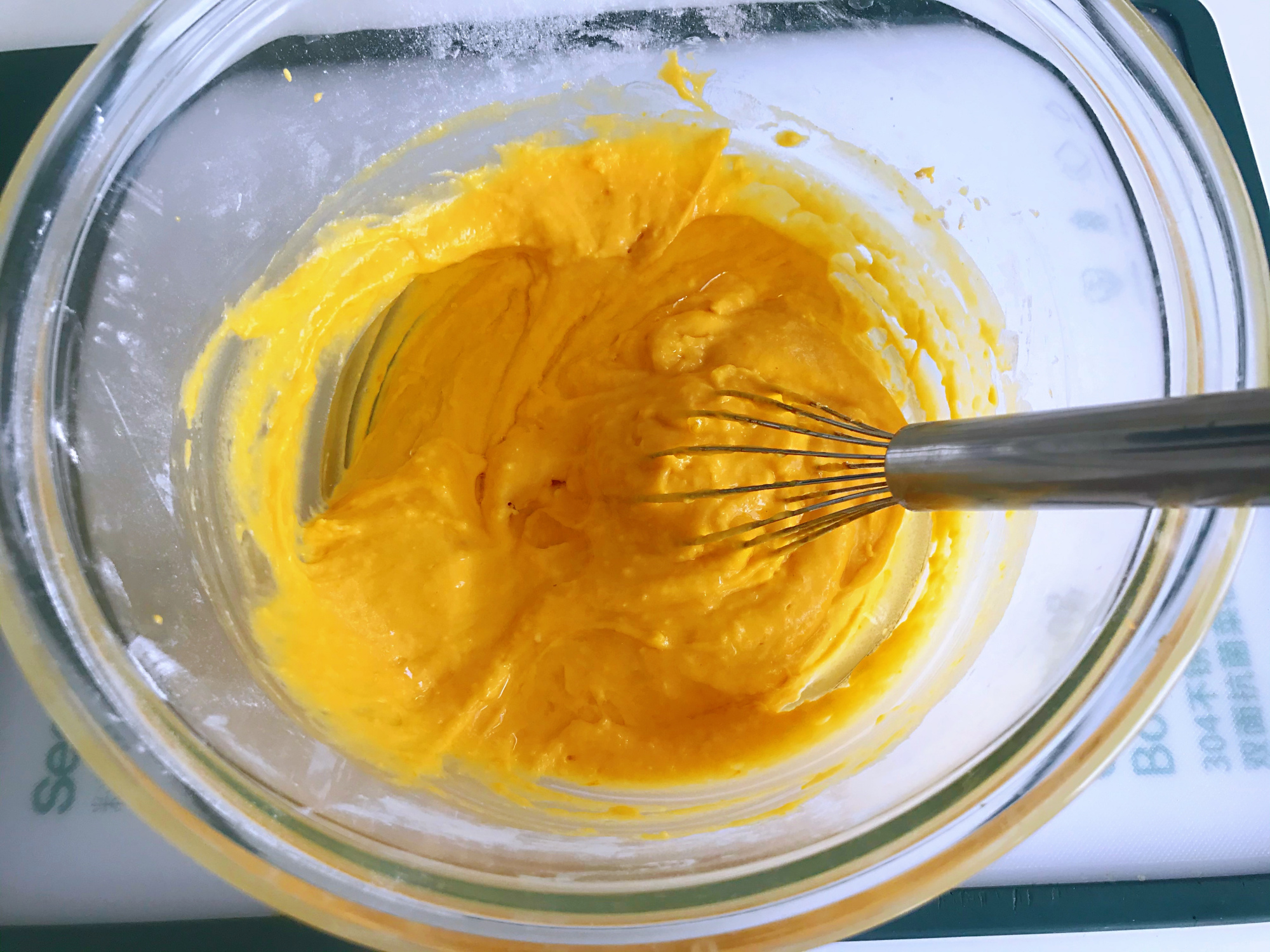 女人要多吃它，鬆軟香甜又養顏，不用揉麵，個個開花，比蛋糕好吃