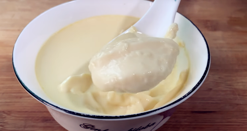 豆腐脑在家自己做，一碗黄豆一个鸡蛋不加任何添加剂，非常滑嫩