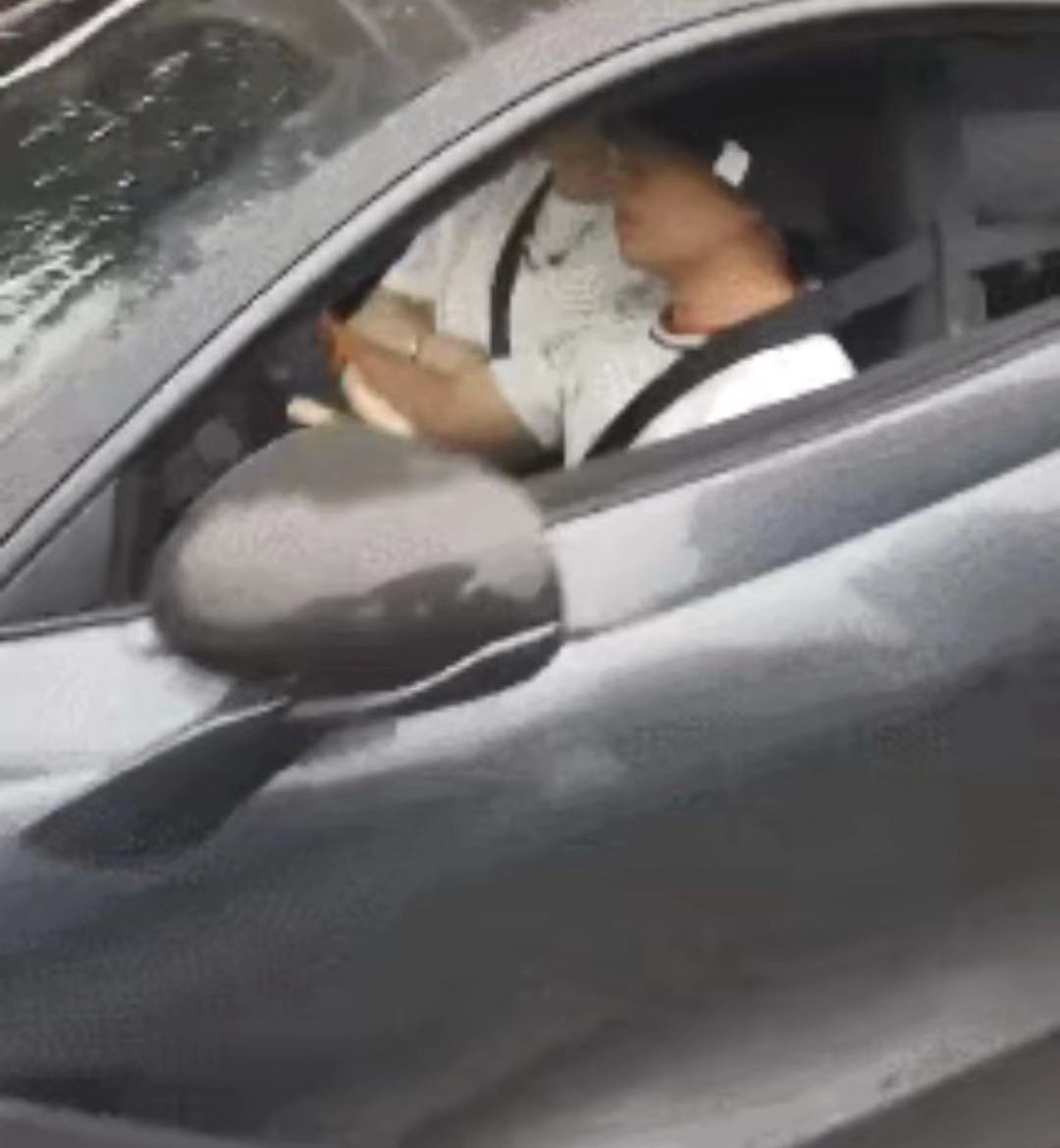 郭麒麟开400万超级跑车，五环路上被偶遇，网友