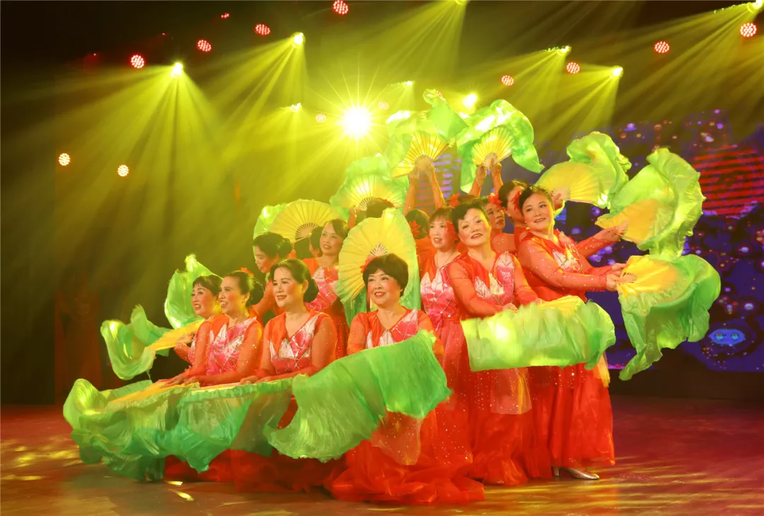 多功能演艺厅的投入使用,填补了我县自2012年移民搬迁以来无室内演出