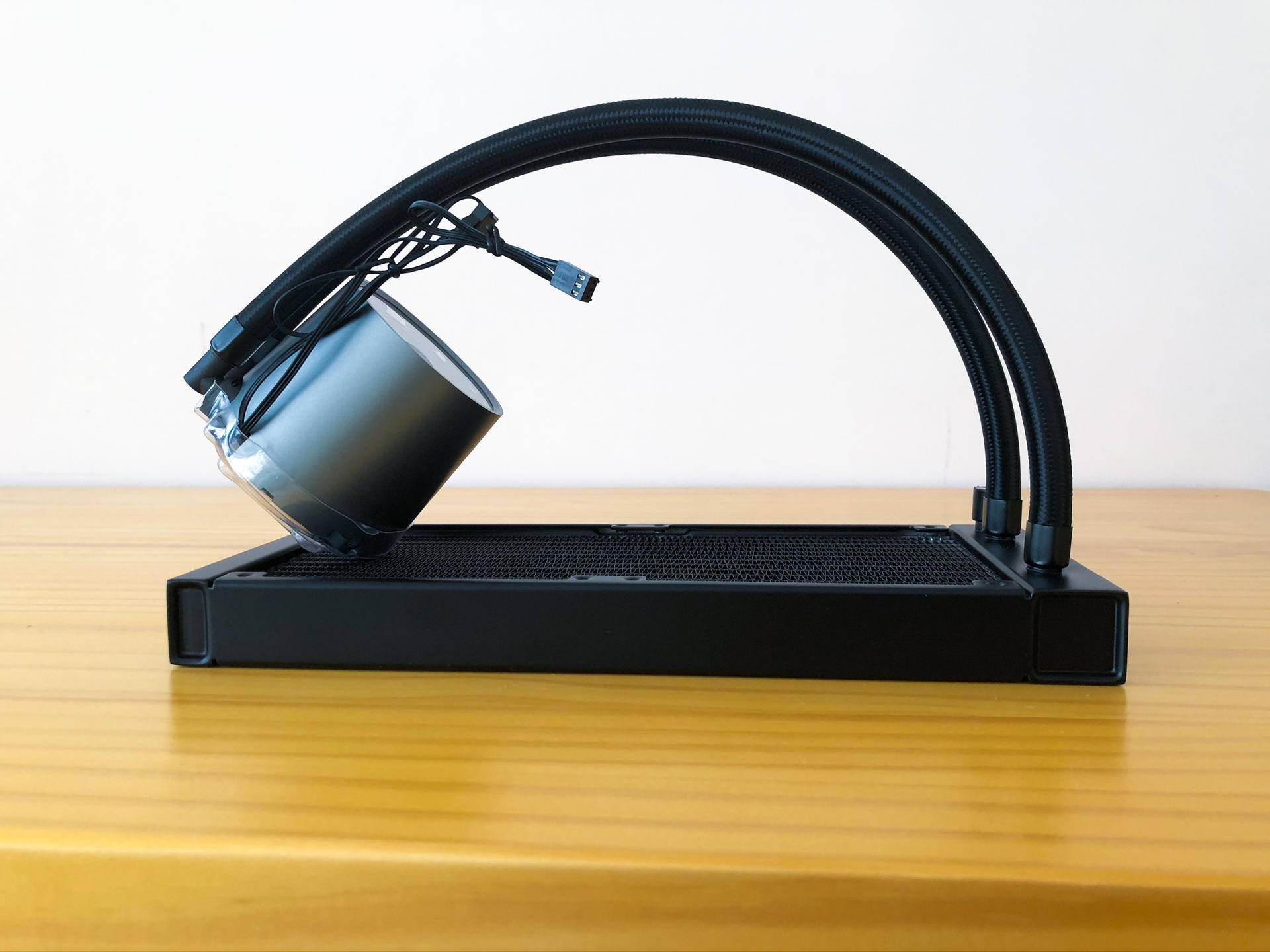 水冷能比风冷强多少？九州风神堡垒240水冷散热器体验