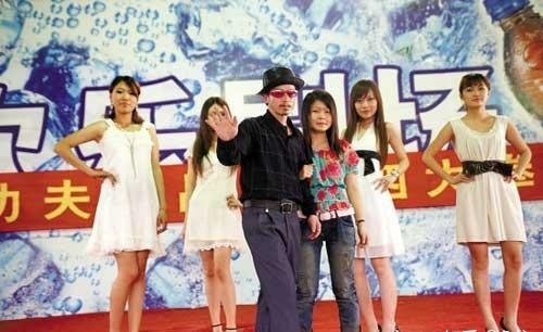 10年前风靡全网的“网红”现状，有的成了洗脚妹